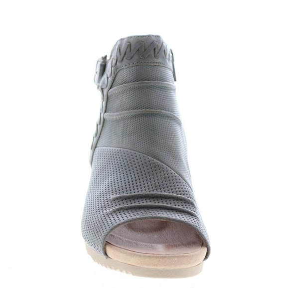 EARTH ๐๐ฃAttalea Bonaire Sandals in Light Blue (like gray) - Picture 7 of 17